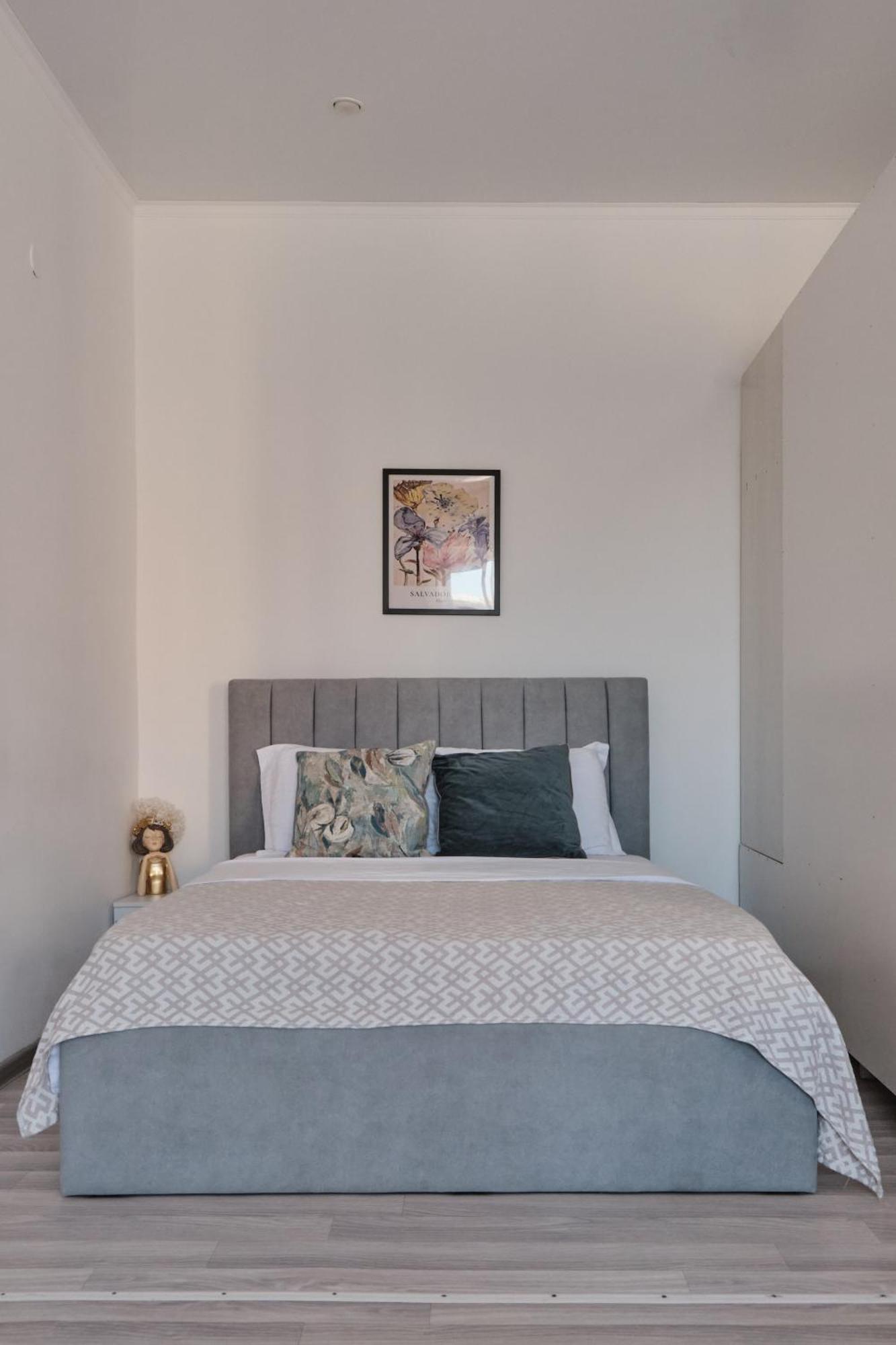 Seven City Apartments Семей Екстер'єр фото