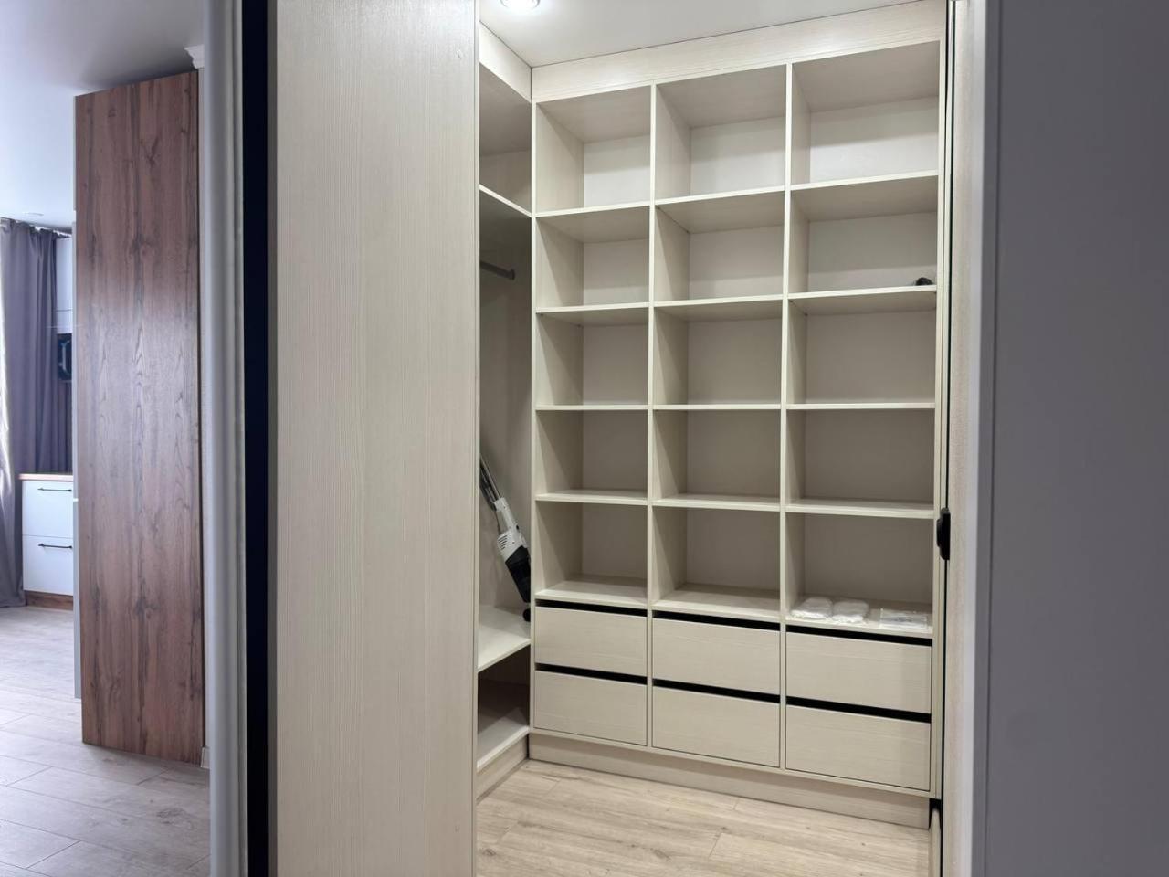 Seven City Apartments Семей Екстер'єр фото