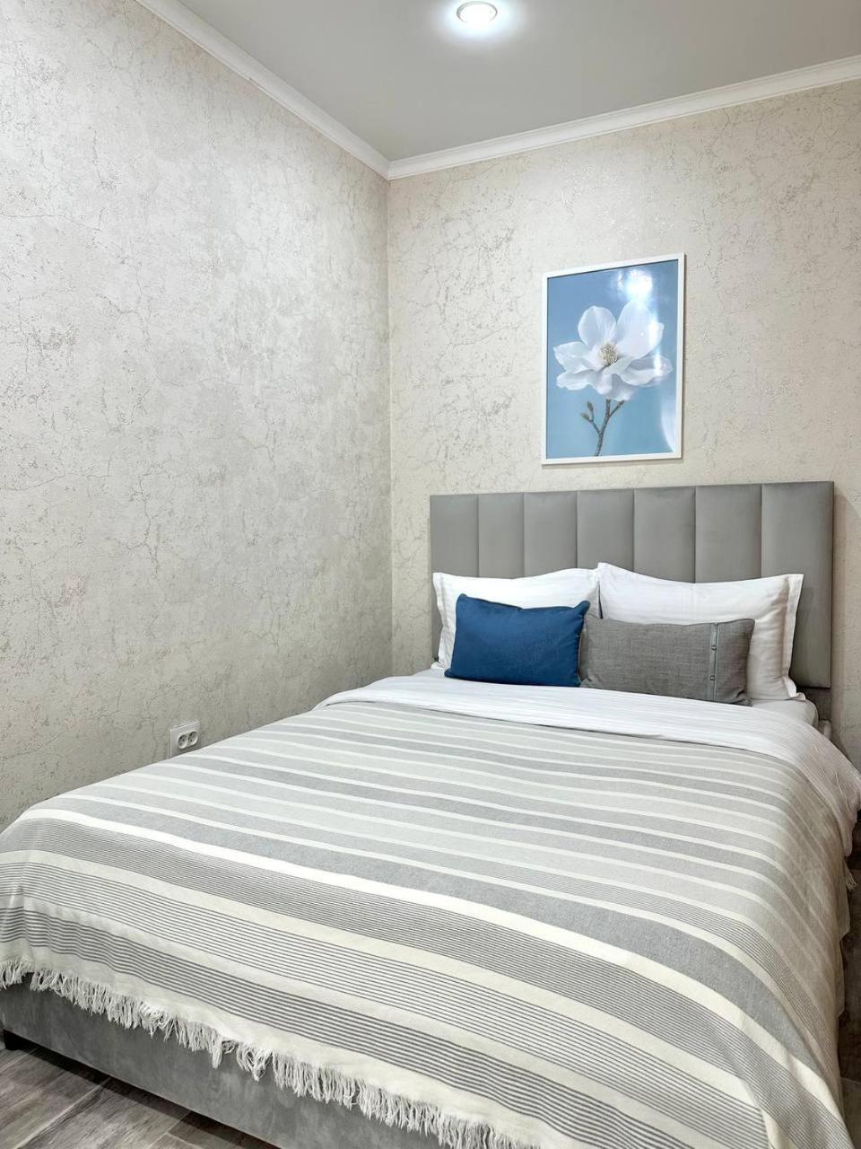 Seven City Apartments Семей Екстер'єр фото