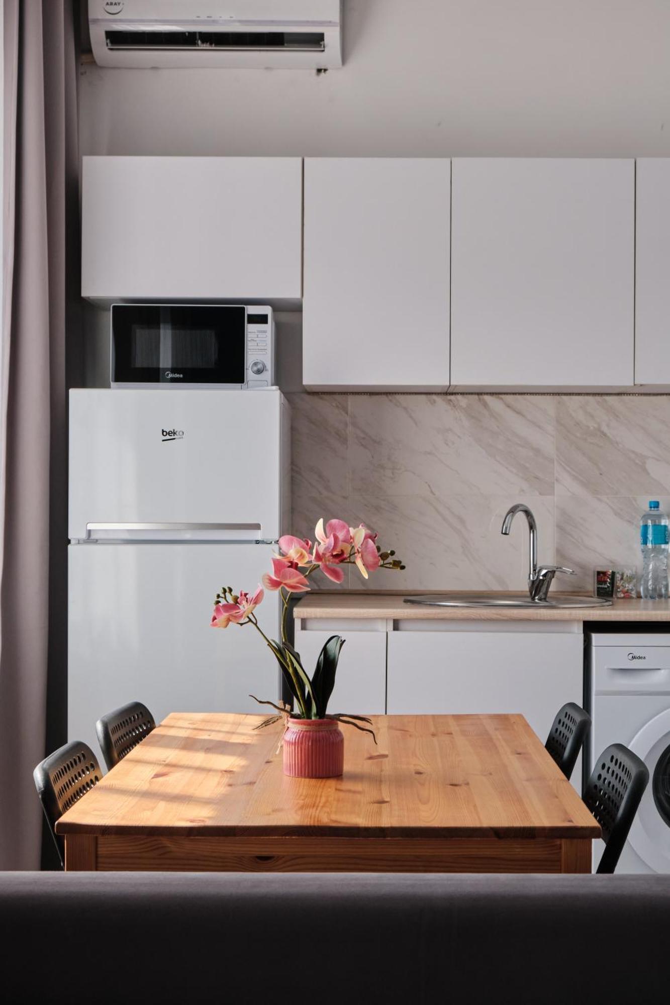 Seven City Apartments Семей Екстер'єр фото