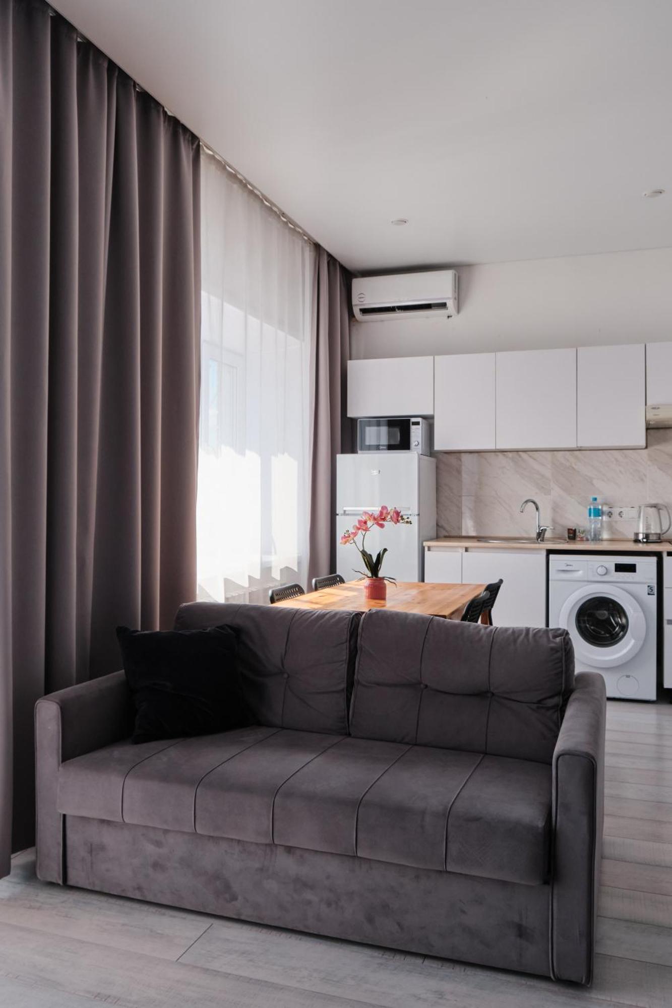 Seven City Apartments Семей Екстер'єр фото