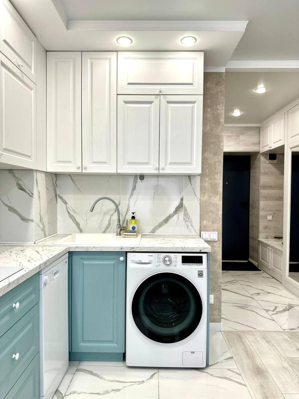 Seven City Apartments Семей Екстер'єр фото